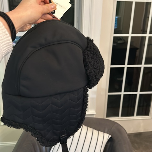 Ugg mans cover ears warm hat - Picture 3 of 6